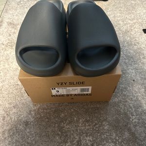 9M Slate Grey Yeezy Slide BRAND NEW/DS